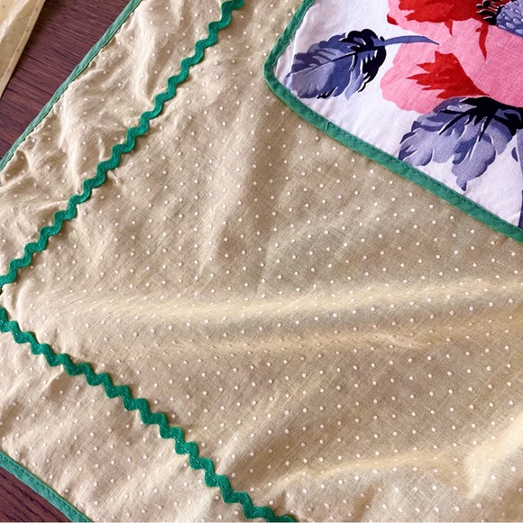 Vintage Yellow Swiss Dot Apron Green Ricrac Trim Floral Pockets - Picture 5 of 6